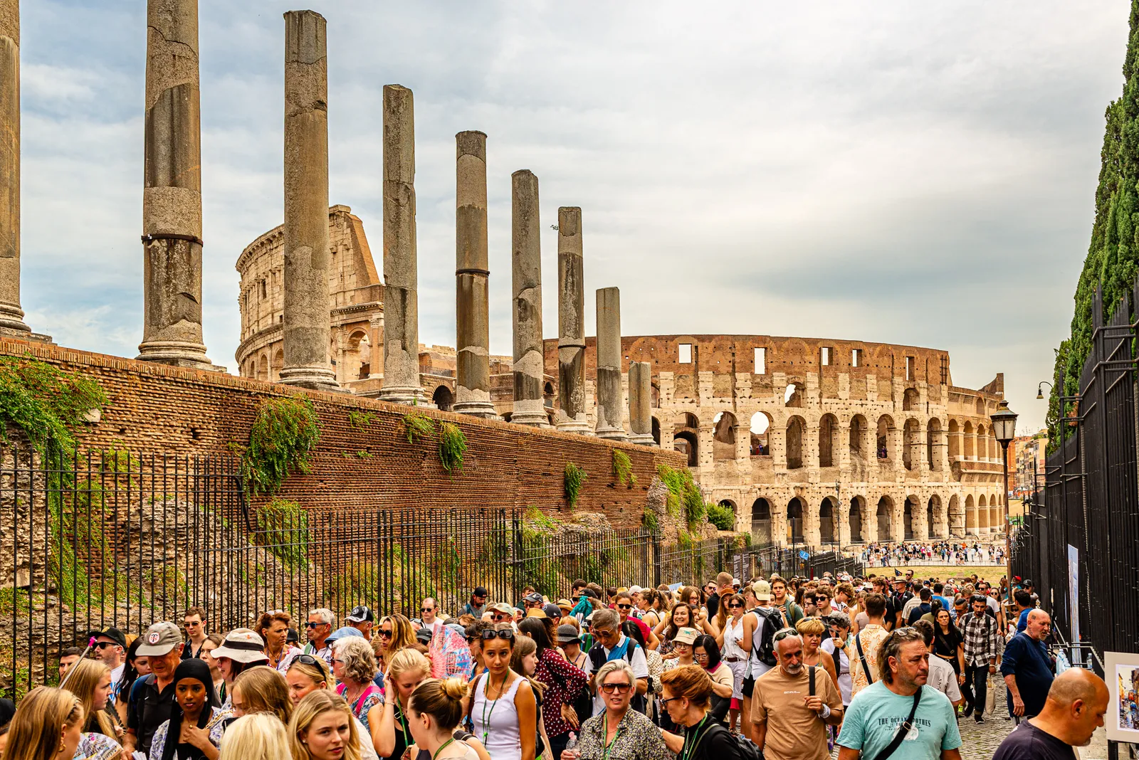 The open pedestrian entrance pathway connecting the Colosseum and the Roman Forum