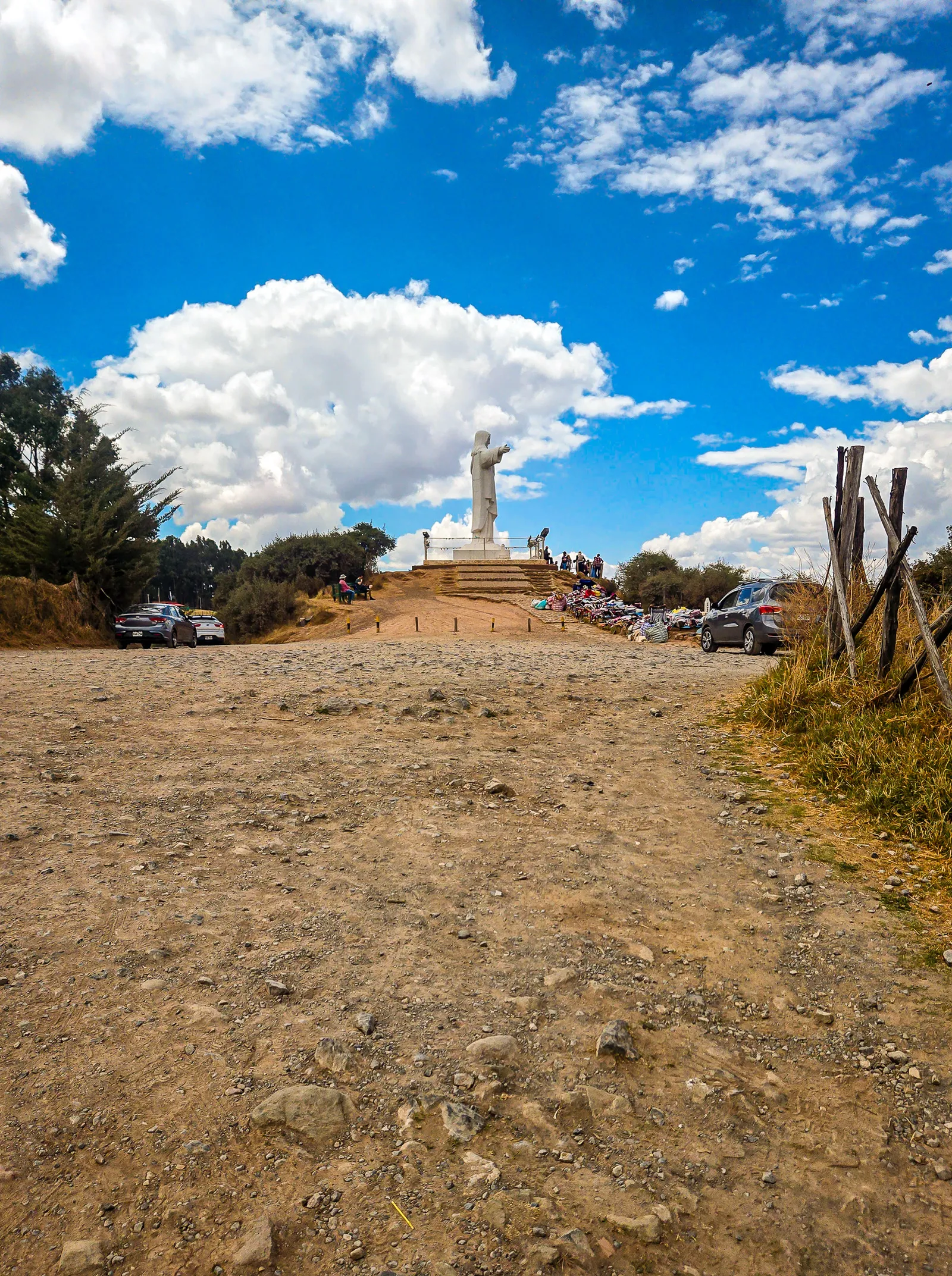 Cristo blanco statue 1.DhtBVcUK