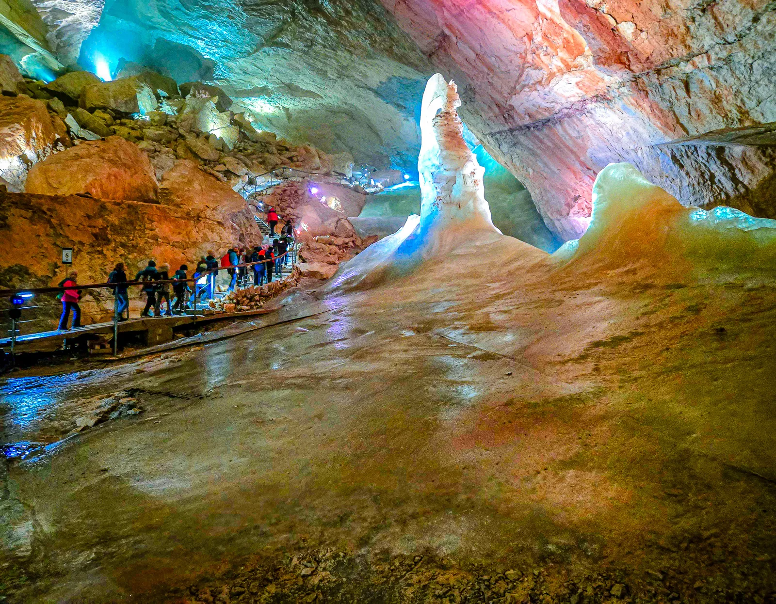 Dachstein cave world 4.qoXxjHN5