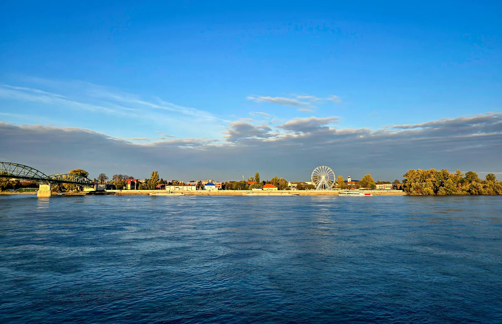 Esztergom ferris wheel 1.DGqRFmRP