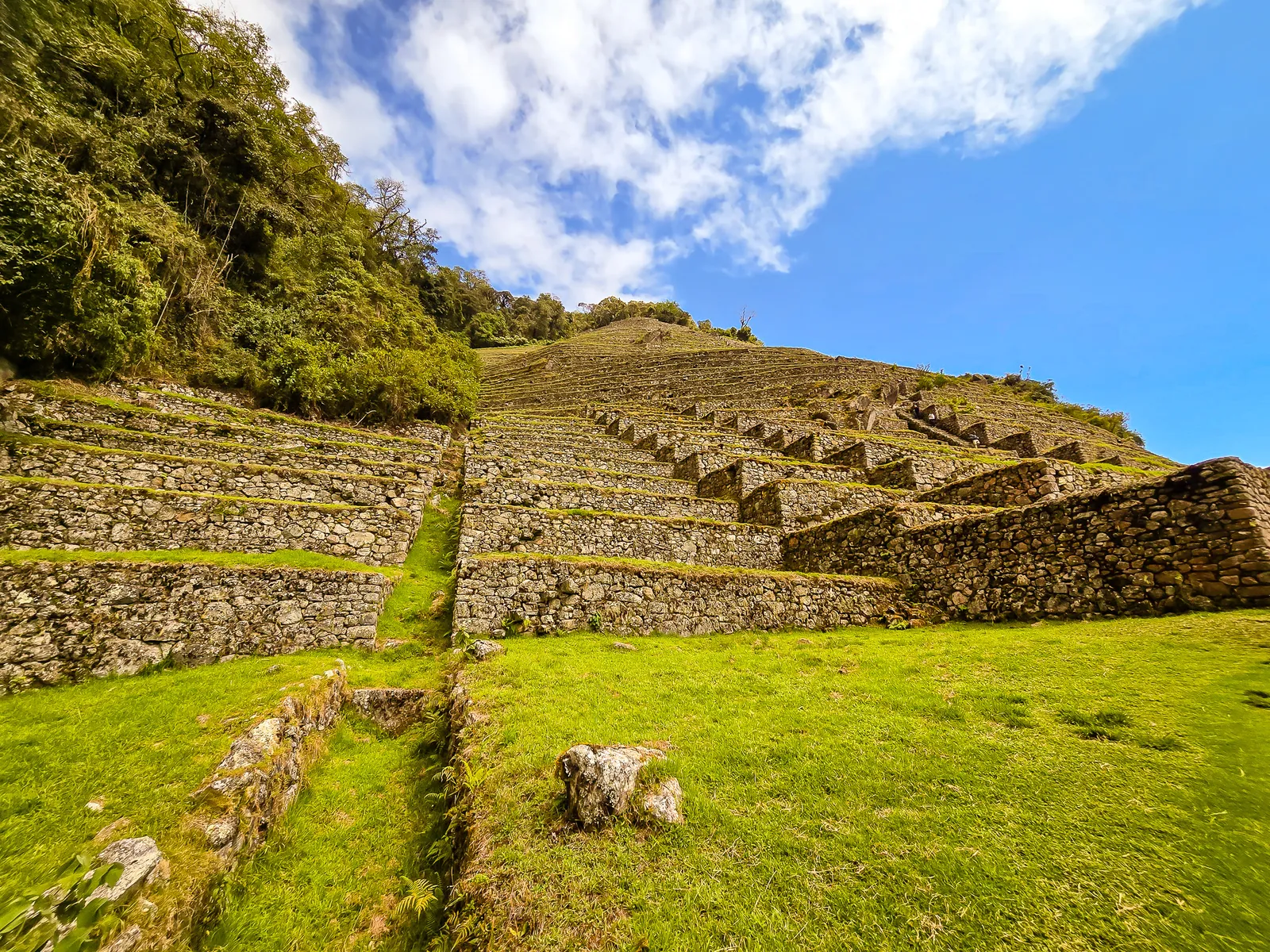 Exploring intipata.B9IPx0Jp