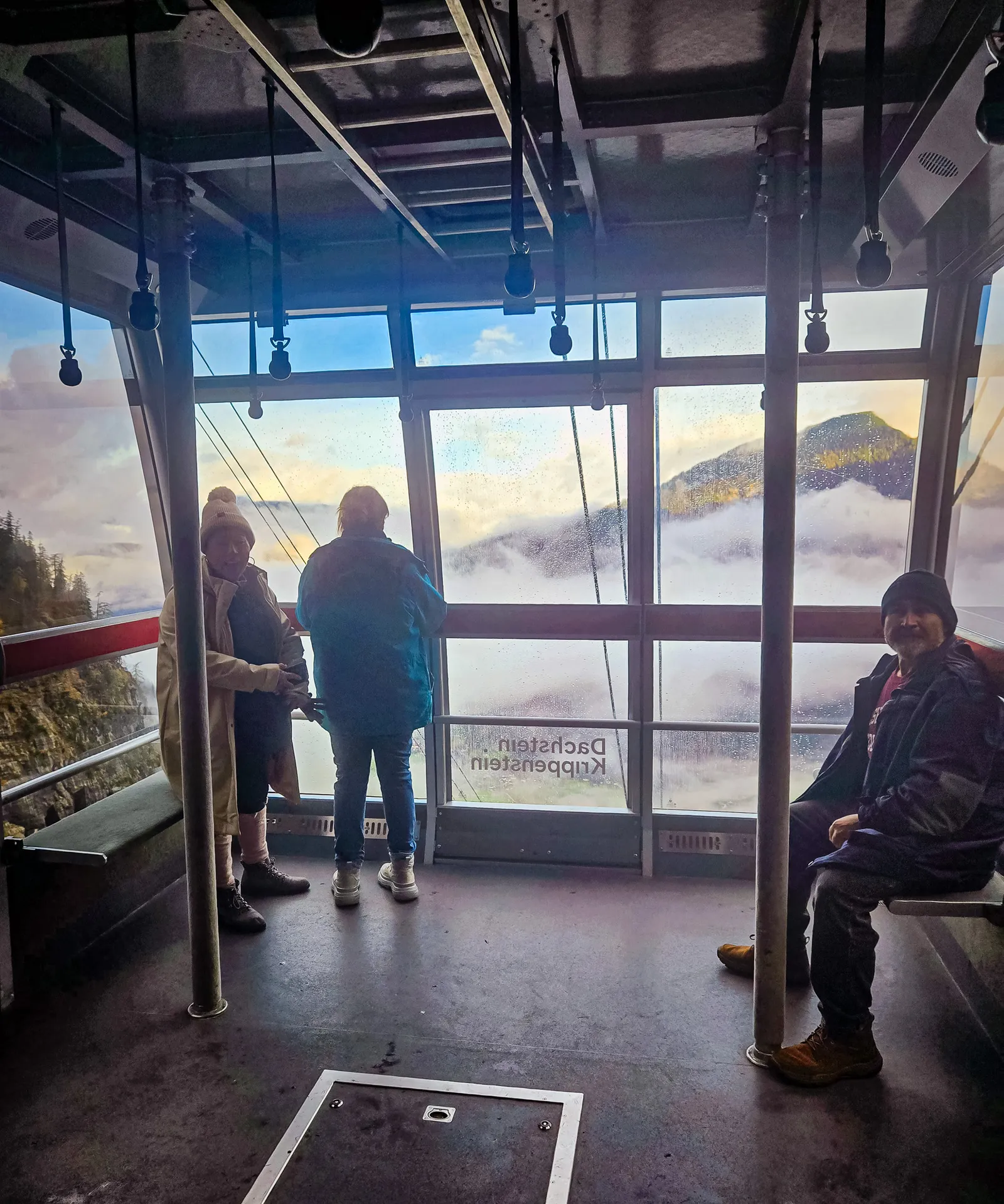 Gondola dachstein cave world.Crko4MSf
