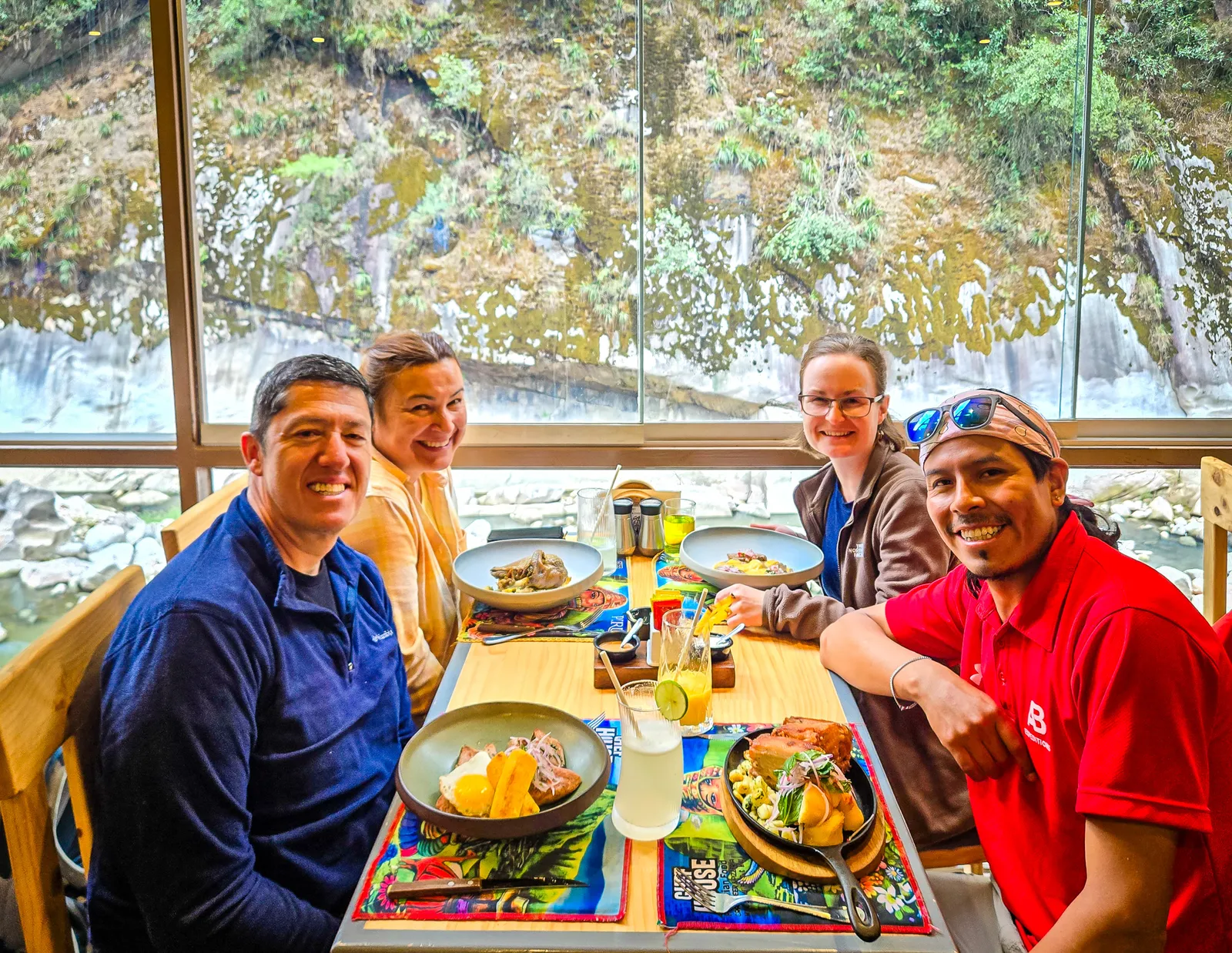 Group lunch aguas caliente.DBrKjPMS