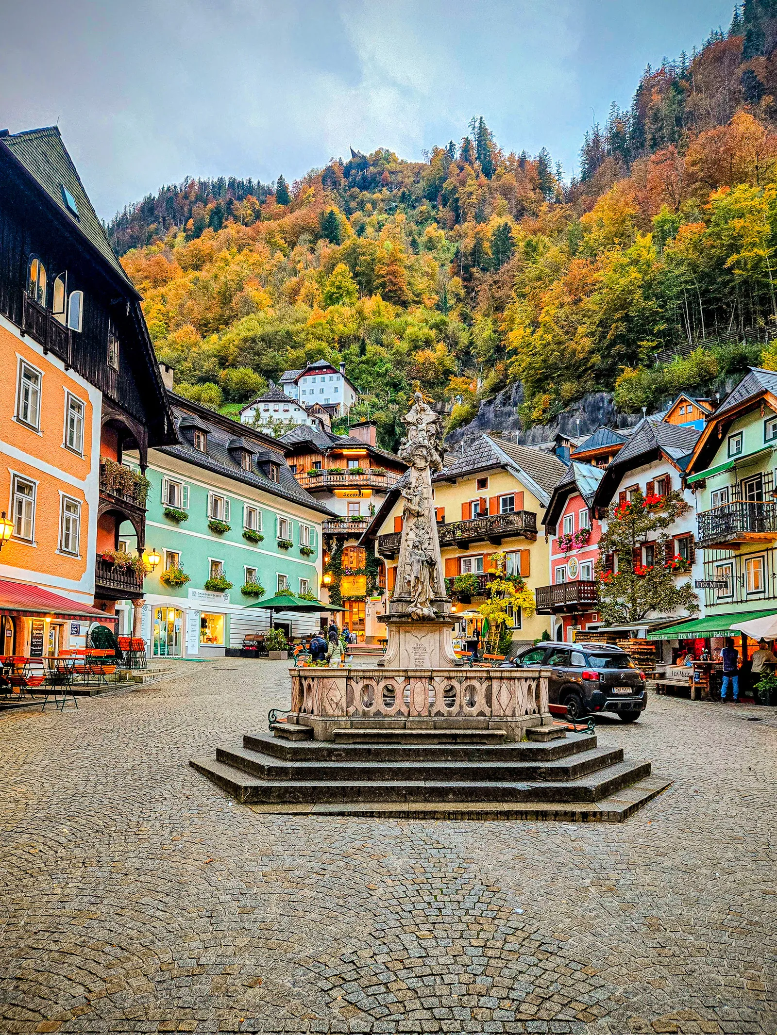 Hallstatt village.SR9Q2FYy