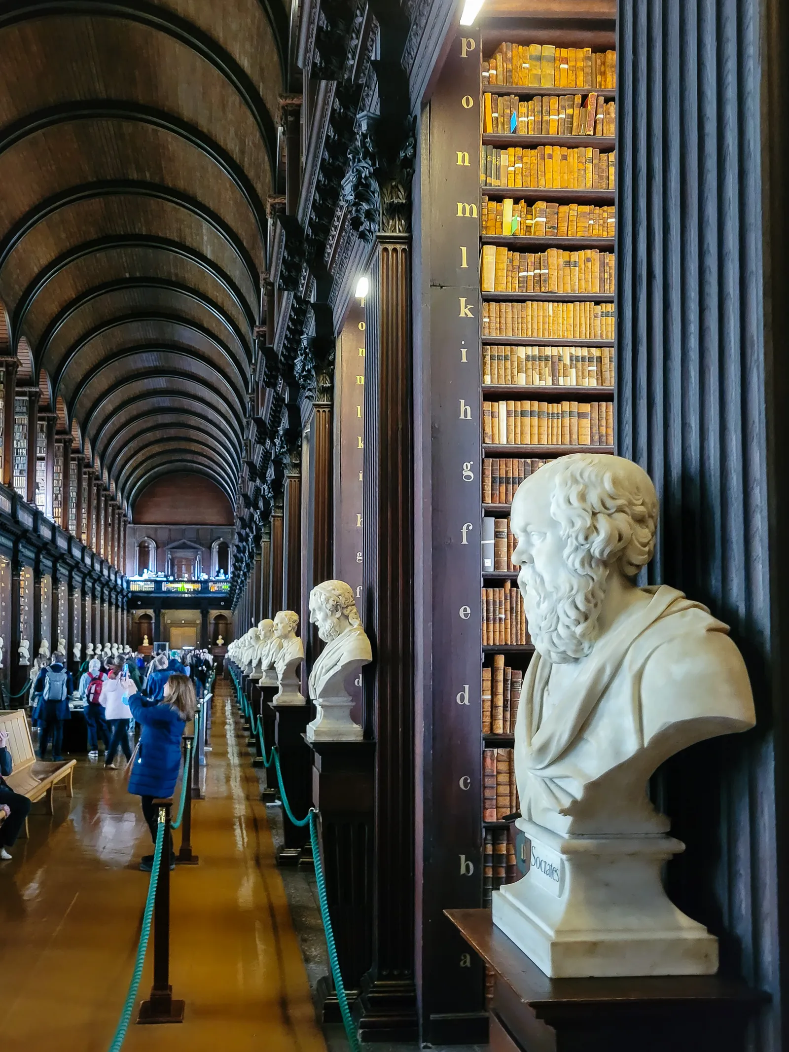 Long hall bust view.DlnZ8no1
