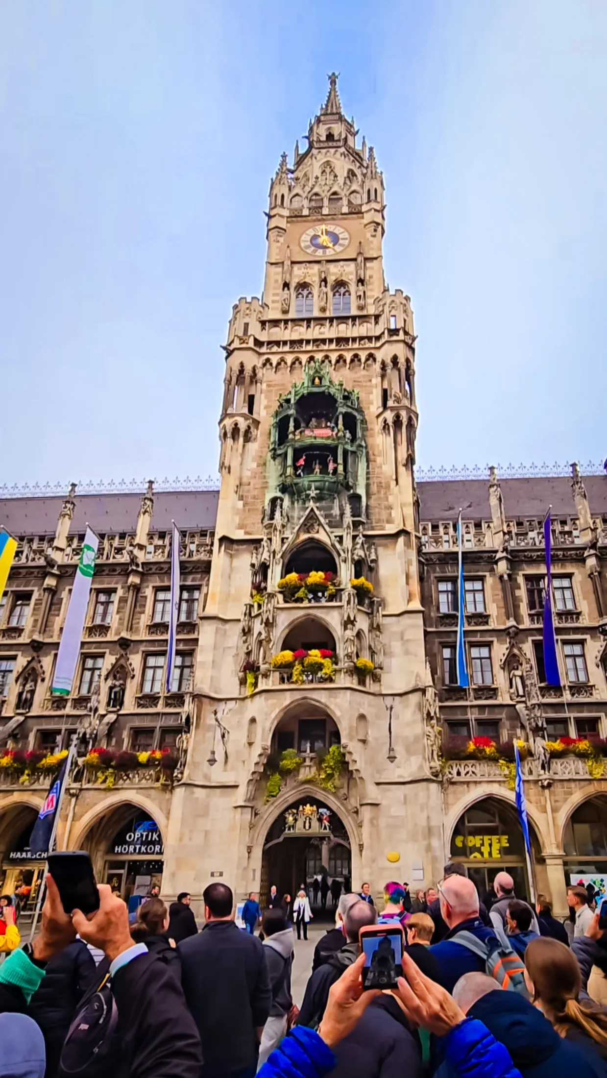 Munich glockenspiel.D1S6cfZe