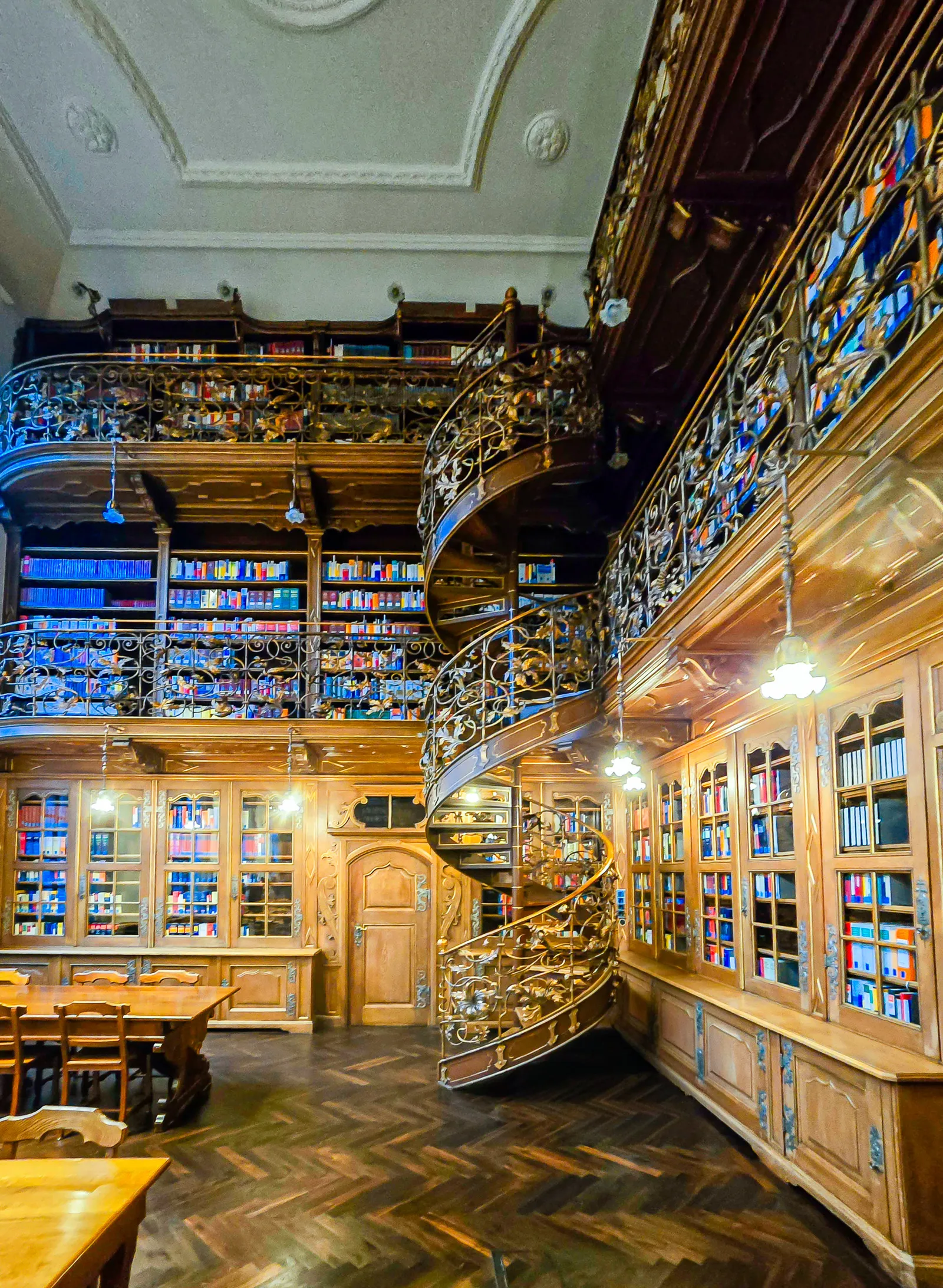 Munich new city hall law library.CkdhbDAg