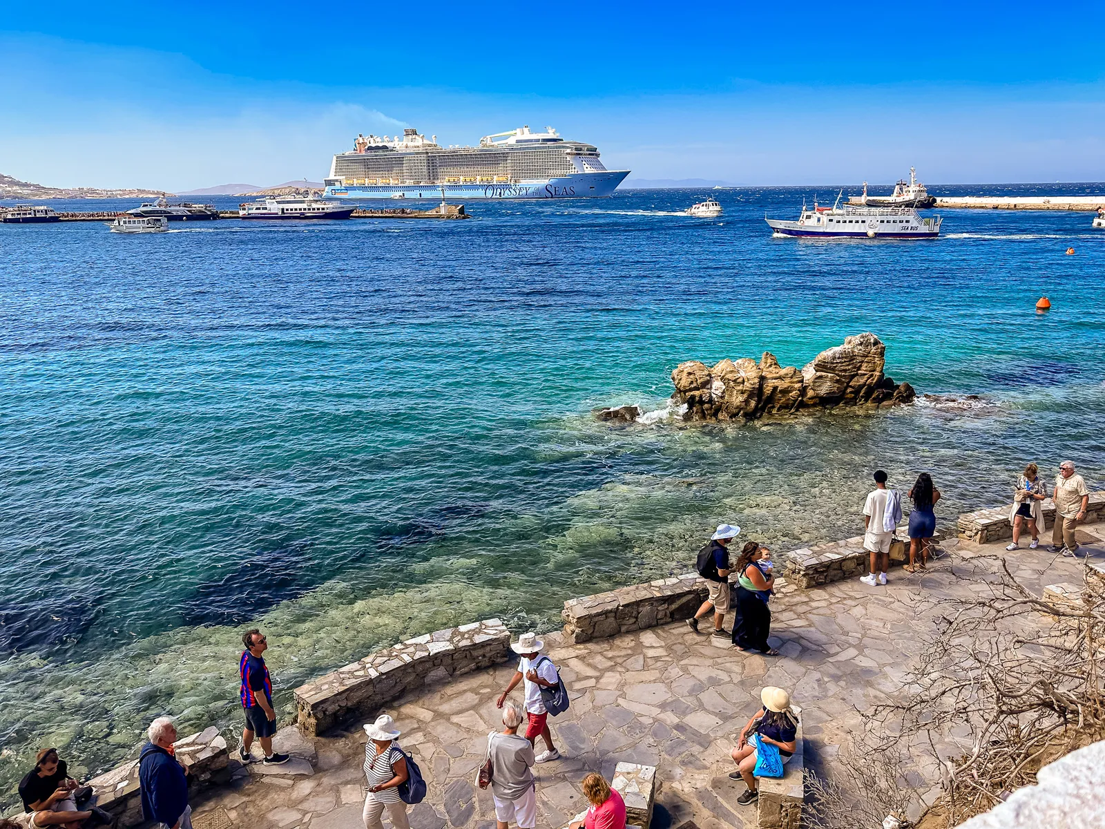 Mykonos cruise ship.D4FoXrpA