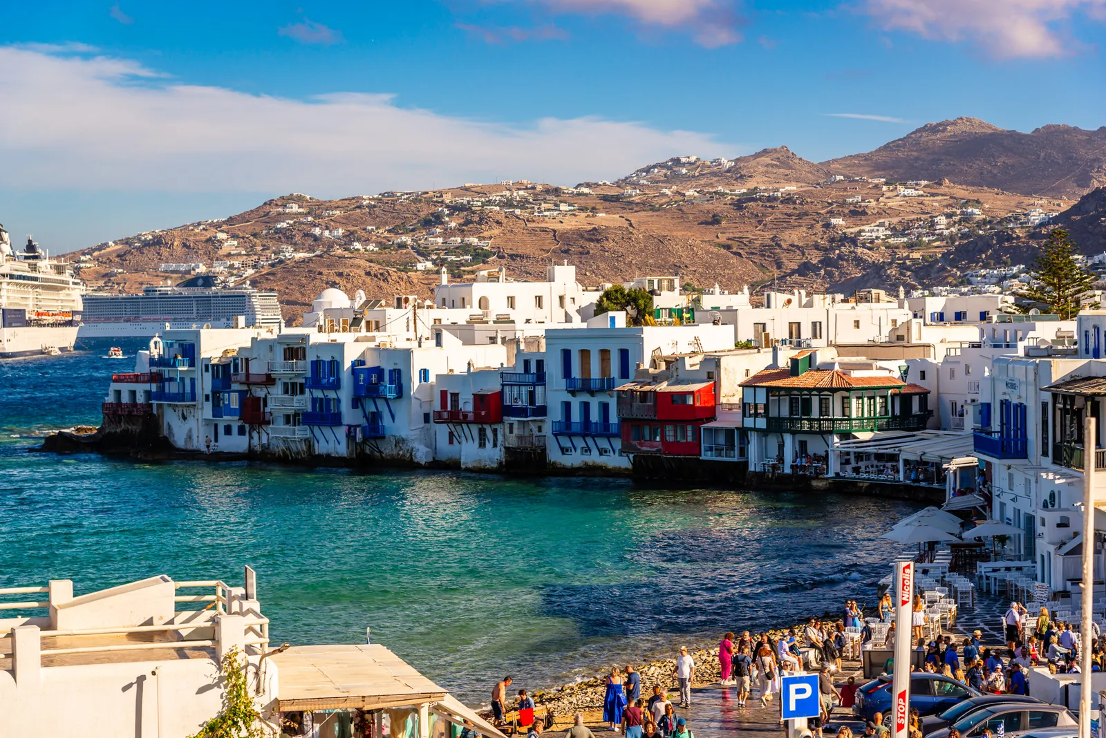 Mykonos town cruise ships.BX dNkyC