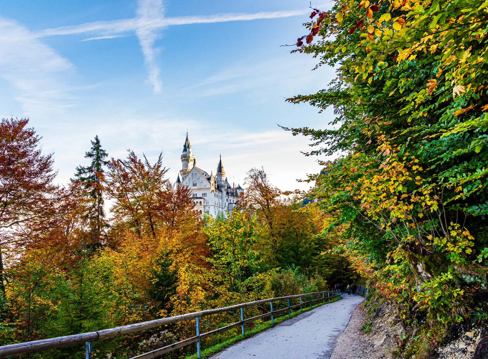 Neuschwanstein path way entrance.BiTpuiap