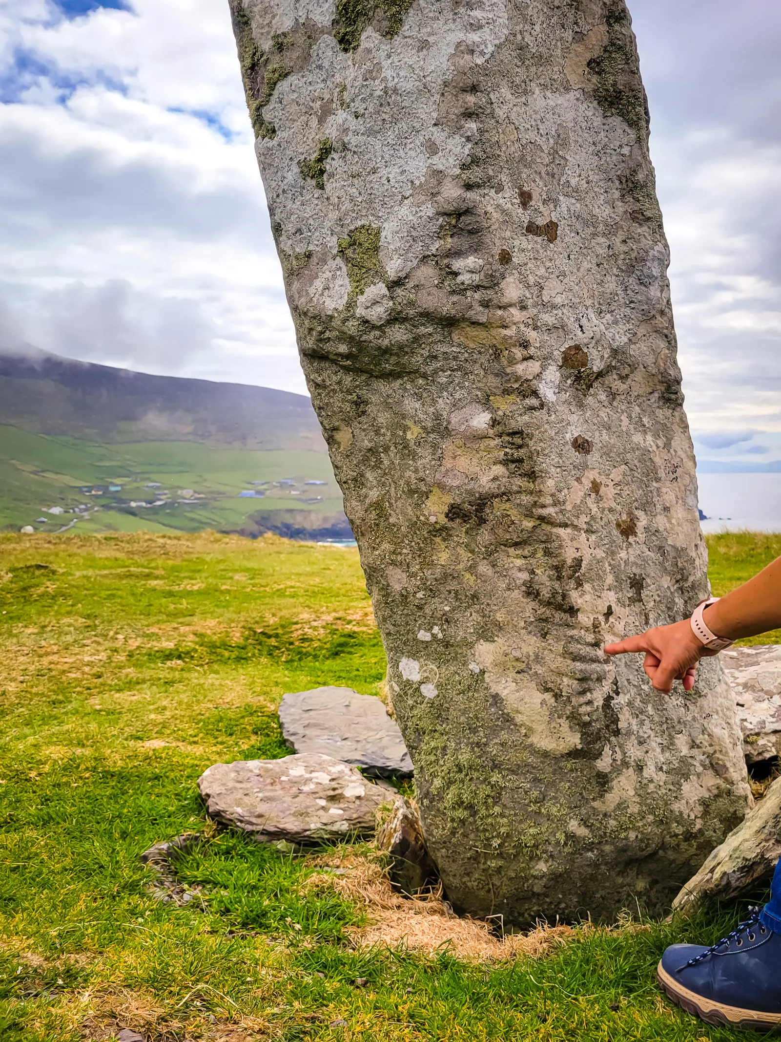 Ogham stone pointing.06i9YbzG