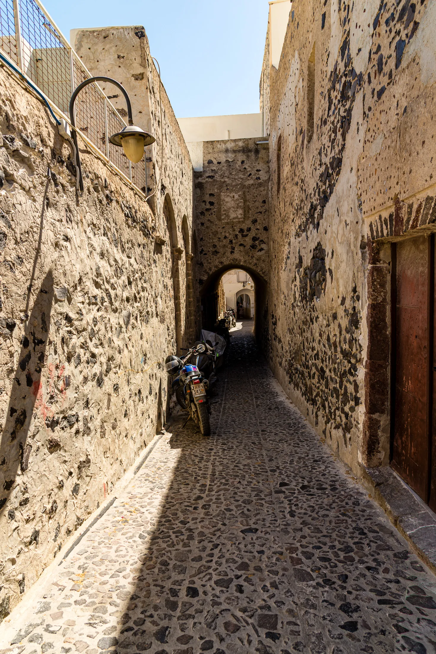 Oia stone walk way.DVA3z11U