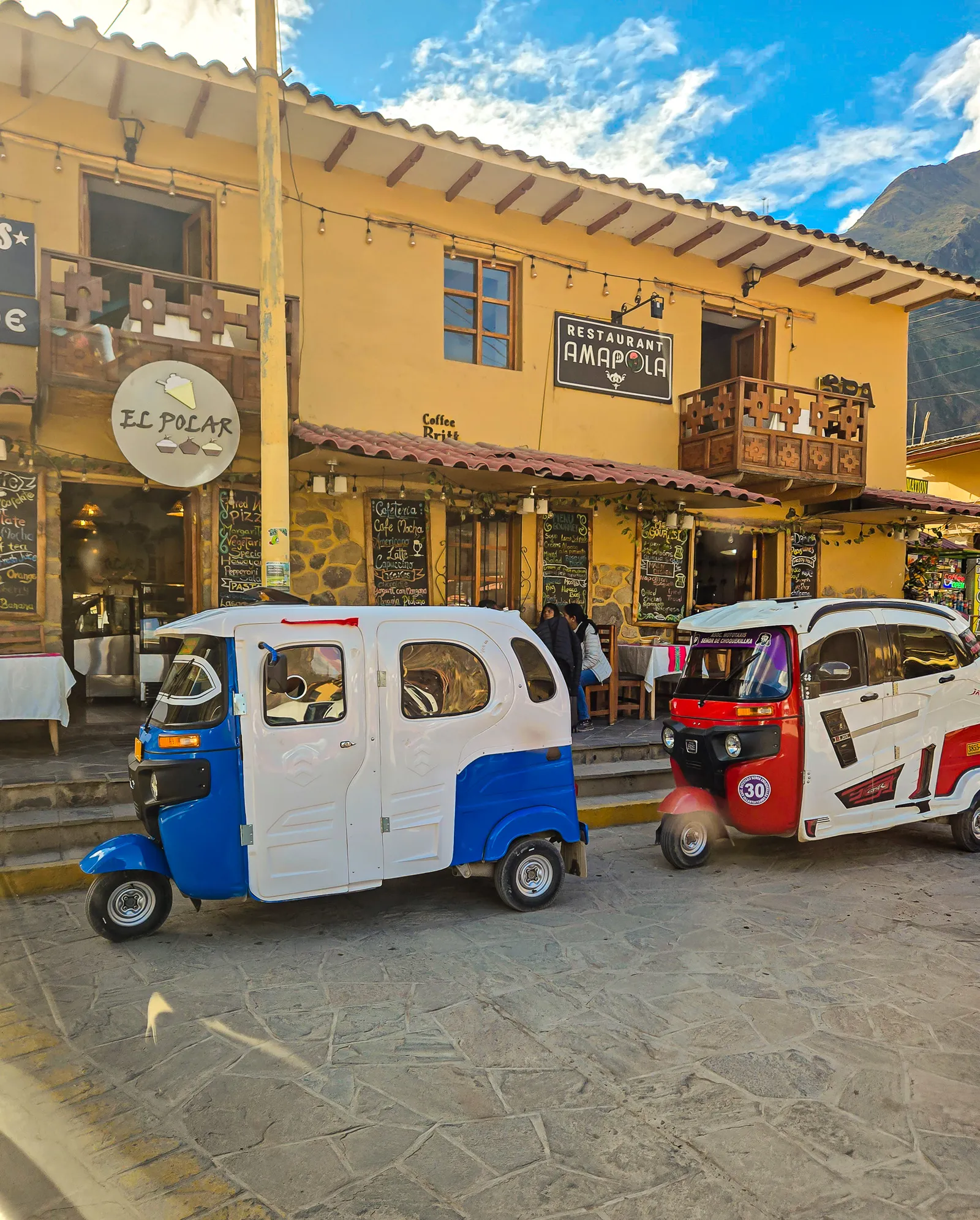 Ollantaytambo tuk tuk.CG9NYM92