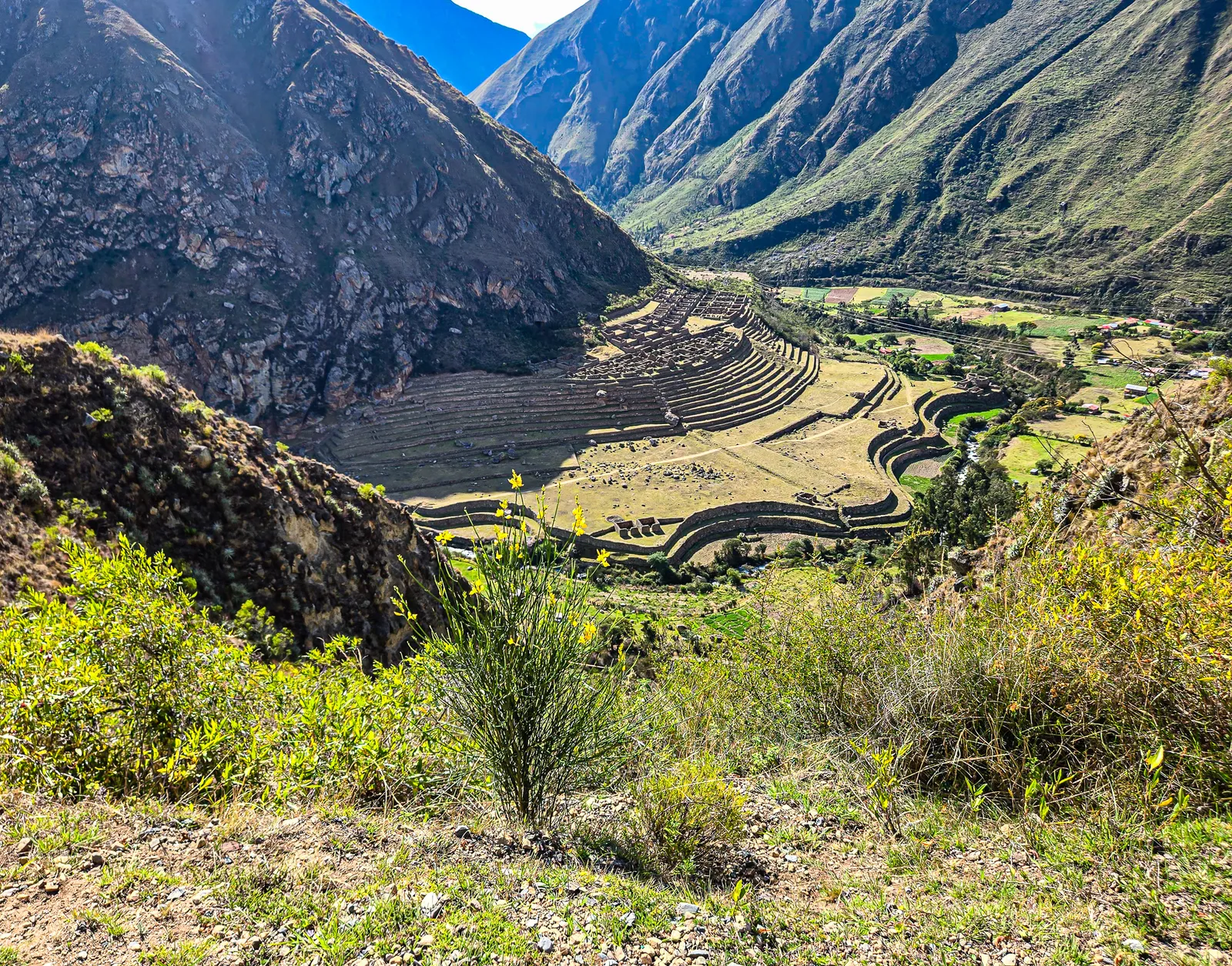 Patallaqta ruins valley.B7IsEmNJ