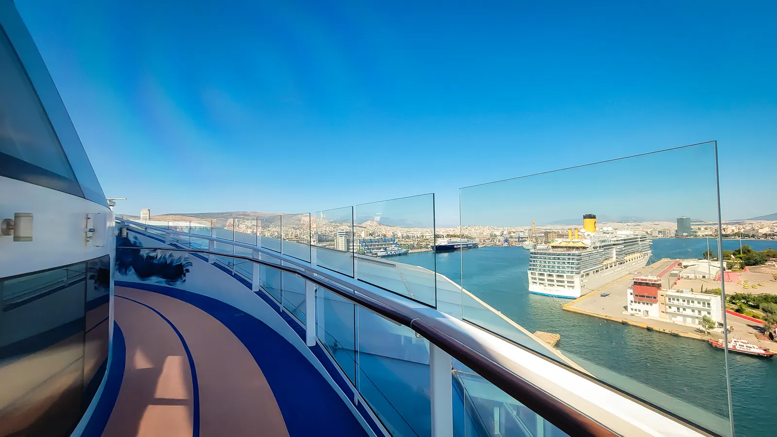 Piraeus from ship bow.DVQVgnKa