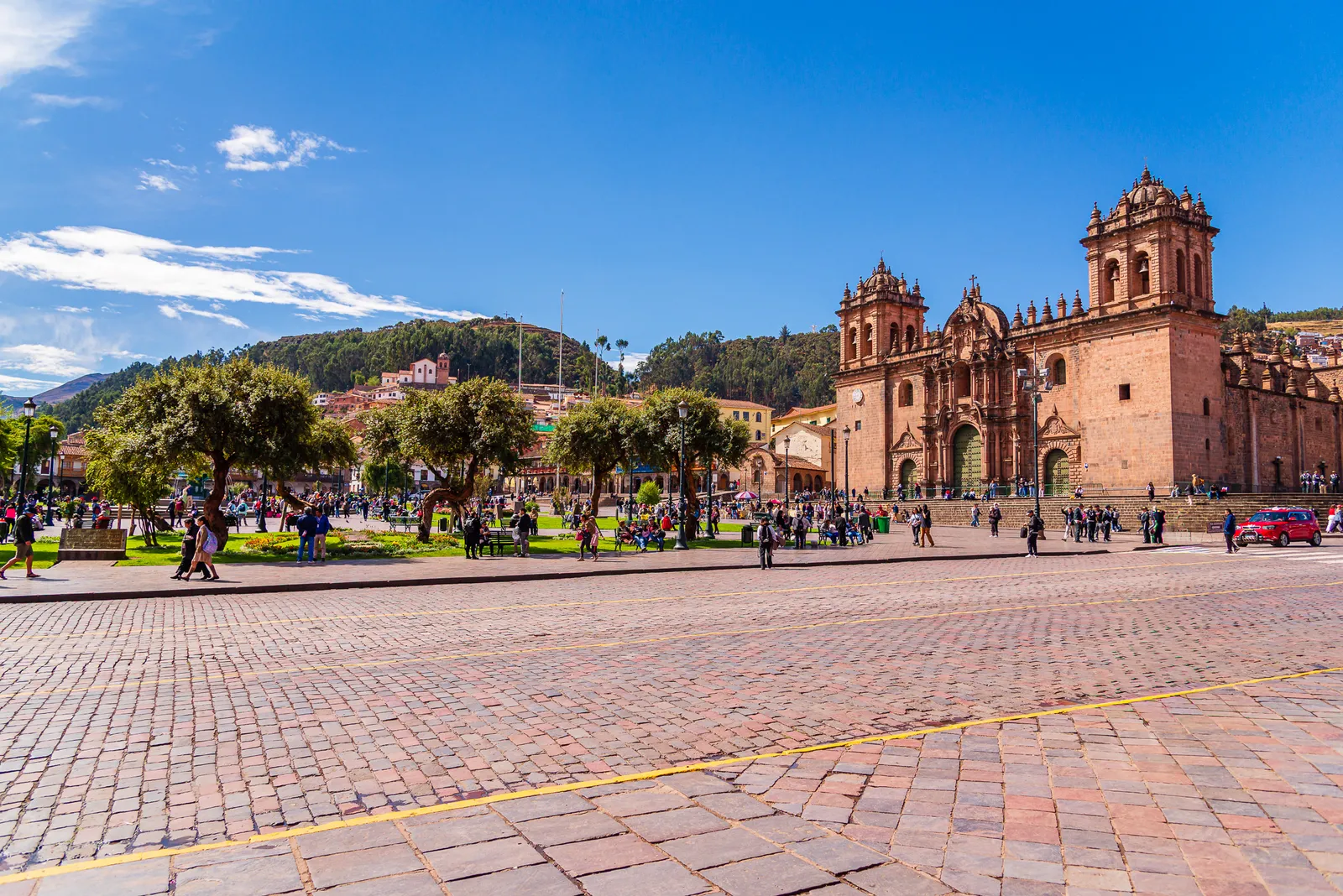 Plaza de armas church.bUTImLBG