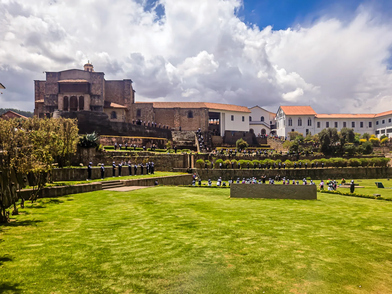Qorikancha front lawn.CeDHM9X 