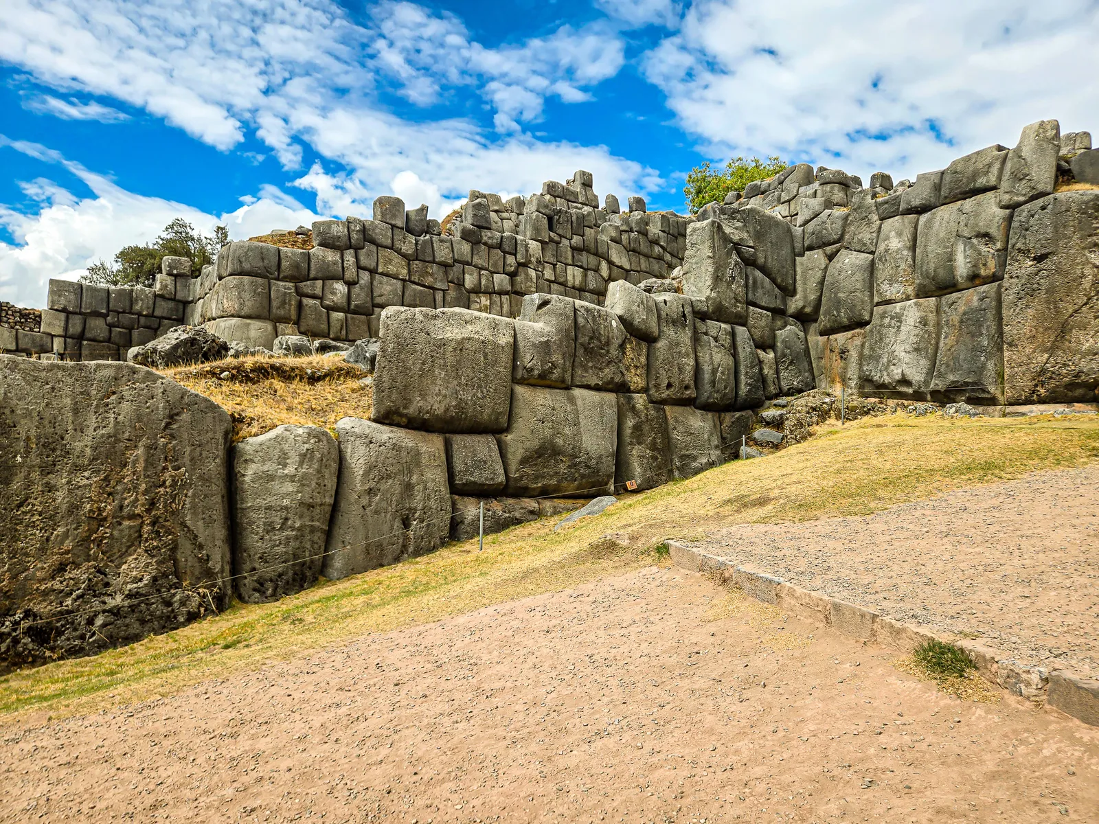 Sacsayhuaman stone walls 2.D9C A4YS