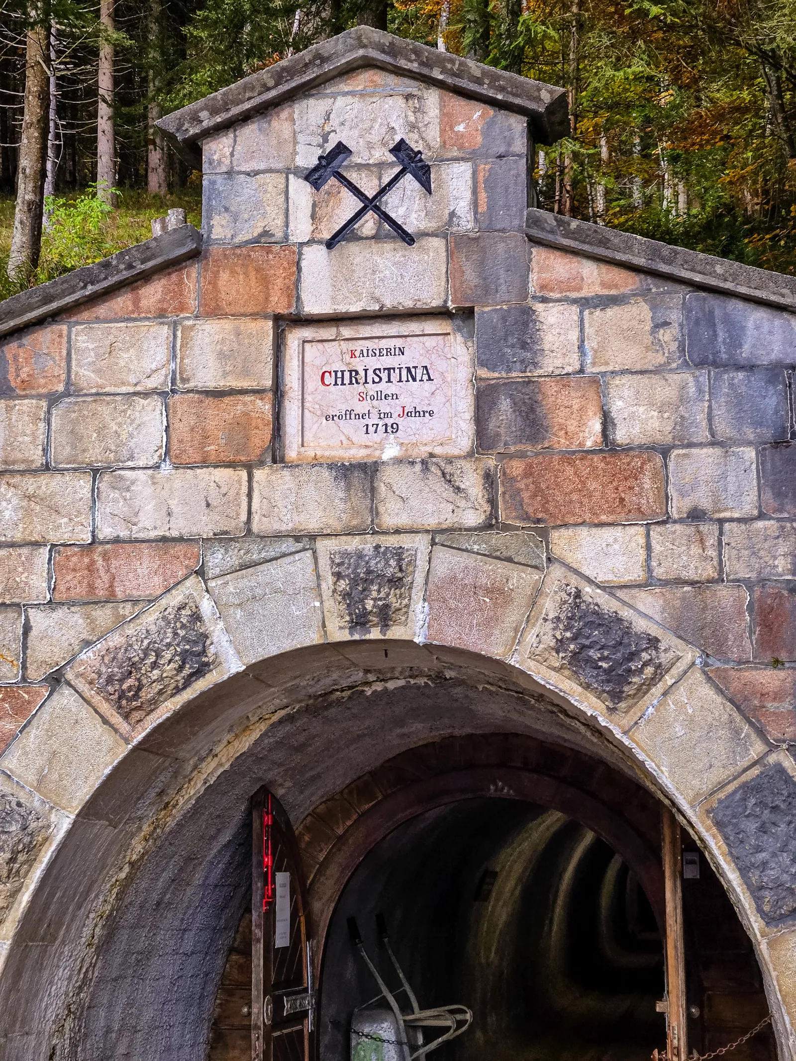Salzwelten christina entrance.fbdisv7Z