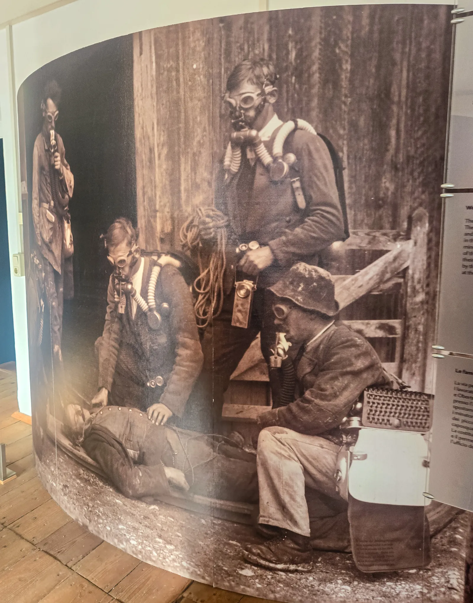Salzwelten display boards 2.BmdcUcAR