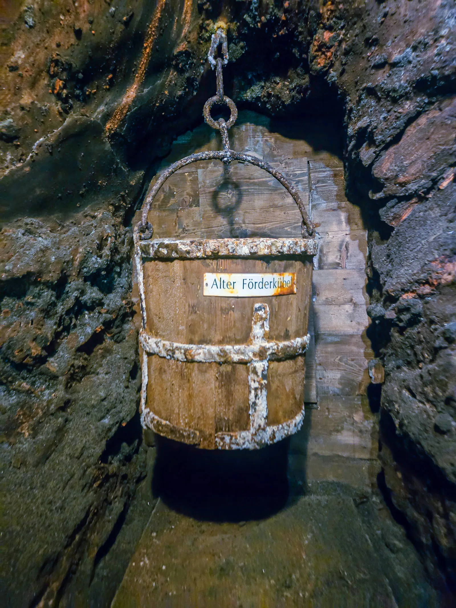 Salzwelten interior bucket chain.CmCFNB76