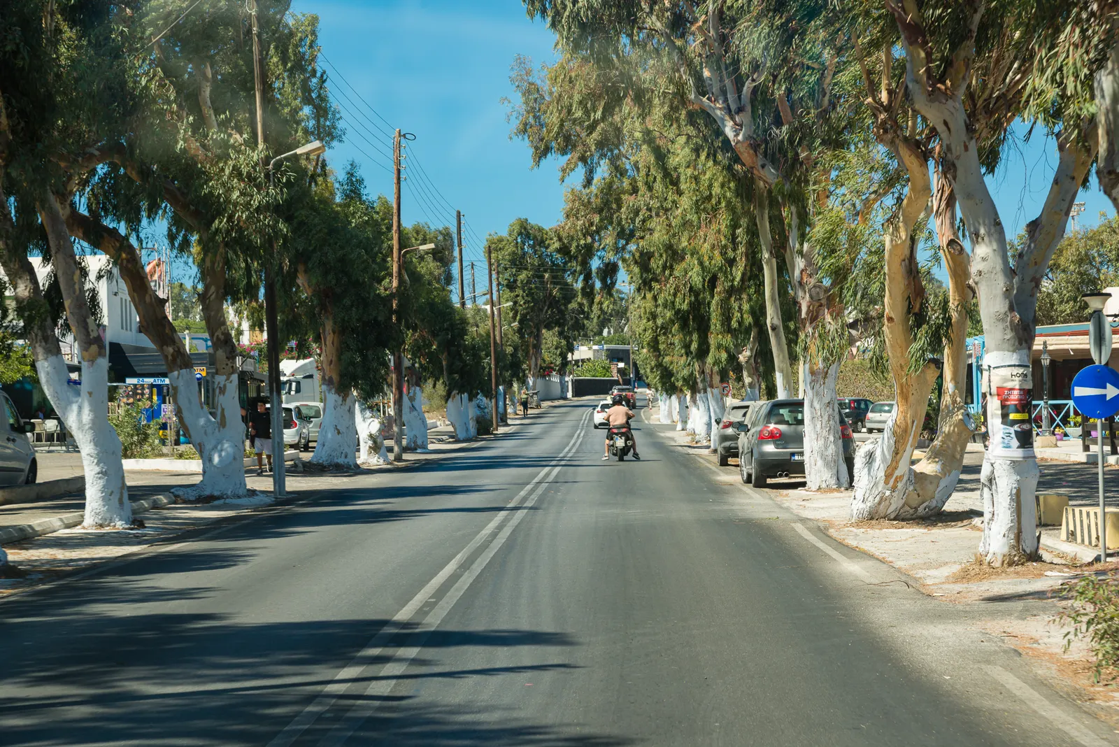 Santorini out skirts town.CmP6OzWy