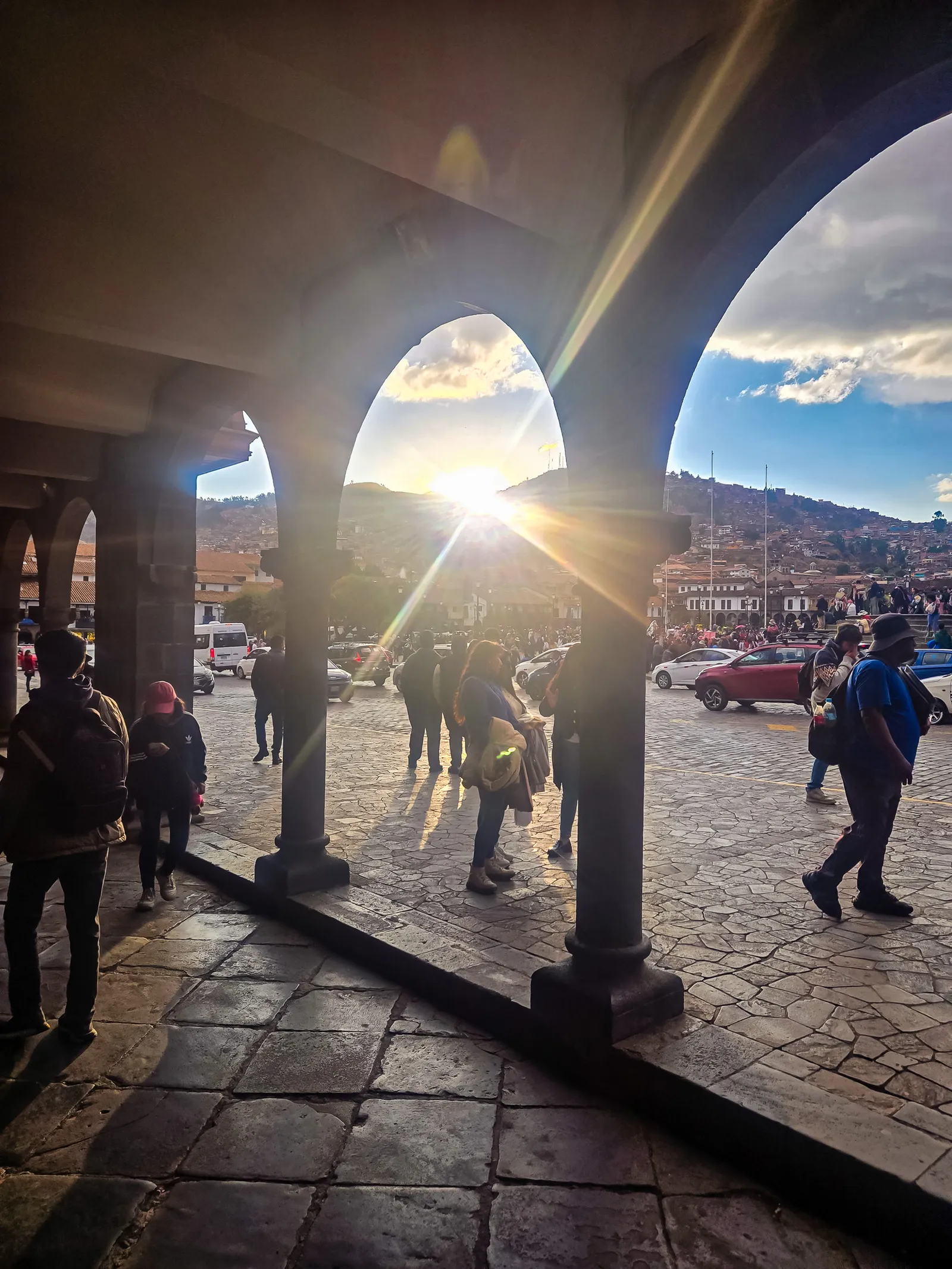 Sunset plaza de armas arches 1.CfJq3hsg