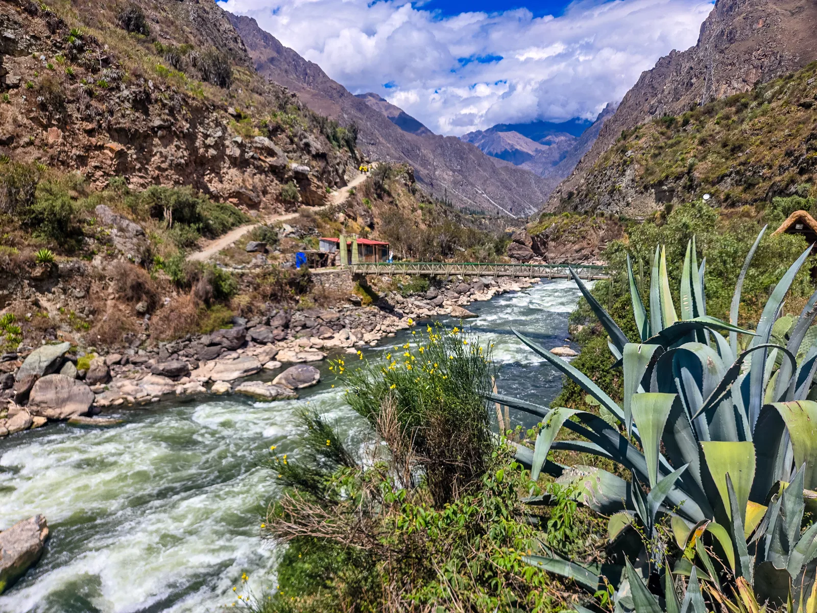 Urubamba river wooden bridge.BJd0koJg